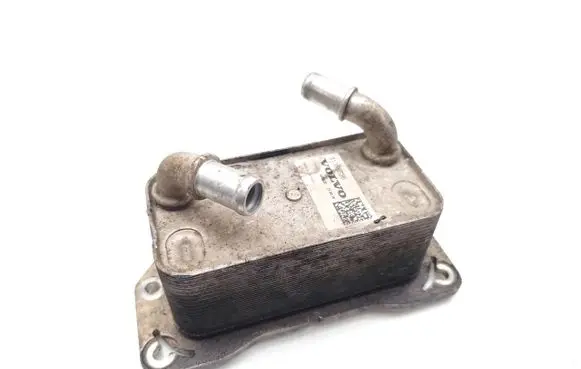 Volvo V40 Engine oil radiator 31368636
