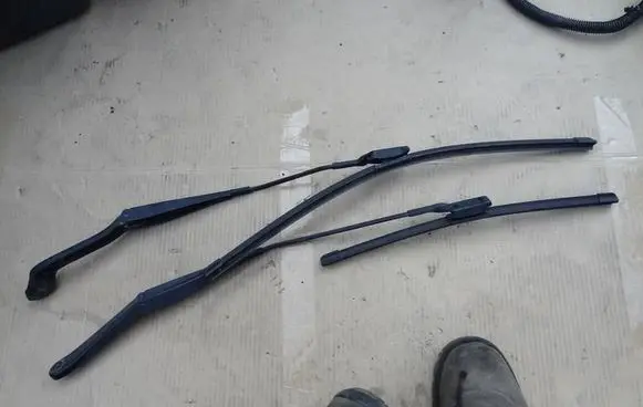 Ford Kuga I Front wiper blade arm XXX