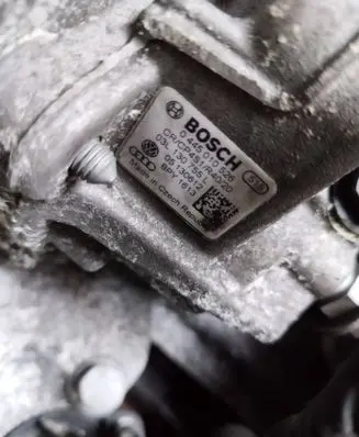 Volkswagen PASSAT B7 Fuel injection high pressure pump 03L130755L 0445010526