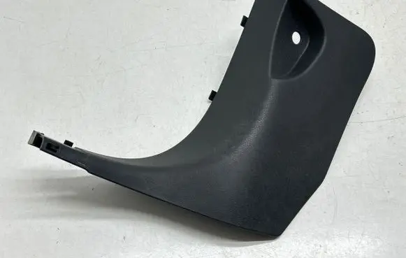 Foot area side trim
