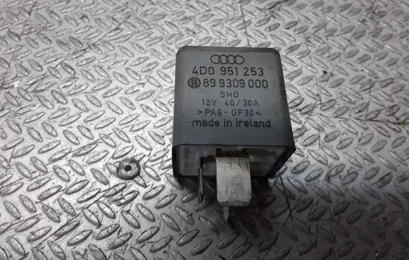Audi A8 S8 D2 4D Fuel pump relay 4D0951253