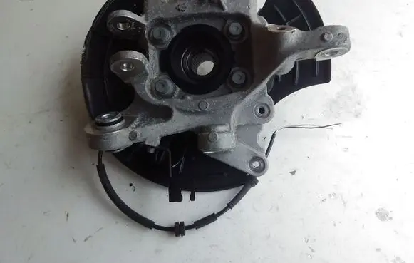 Rear wheel hub spindle/knuckle