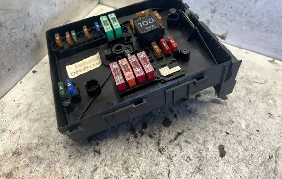 Volkswagen Golf V Fuse module 1K0937125A