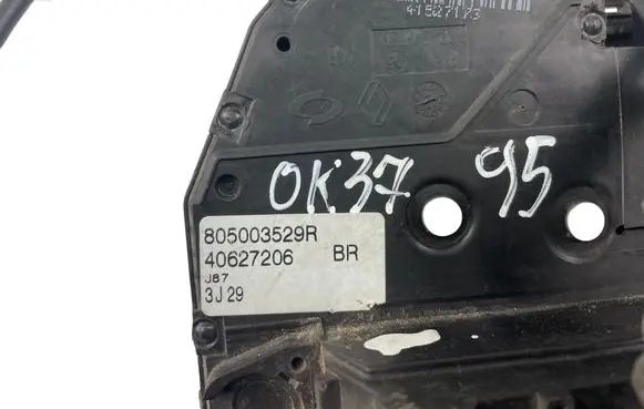 Renault Captur Front door lock 805003529R