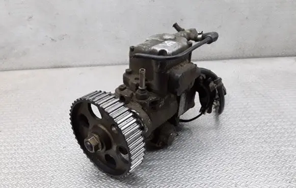 Volkswagen PASSAT B4 Fuel injection high pressure pump 0460404982