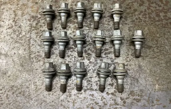 Peugeot 308 Nuts/bolts 