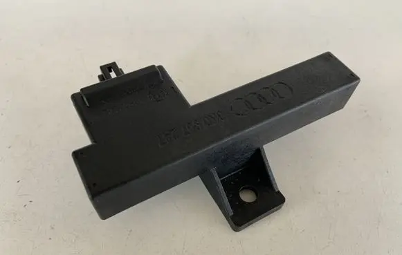 Audi A4 S4 B8 8K Keyless (KESSY) go control unit/module 8K0907247