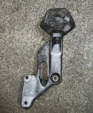 BMW 5 E34 Engine mounting bracket 1135765