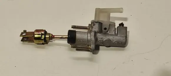 Toyota Corolla Verso E121 Clutch master cylinder