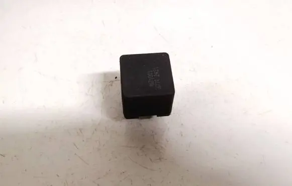 Volkswagen Golf III Other relay 4671001