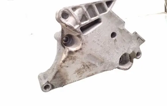 Volkswagen Golf Plus Engine mounting bracket 06F199207Q