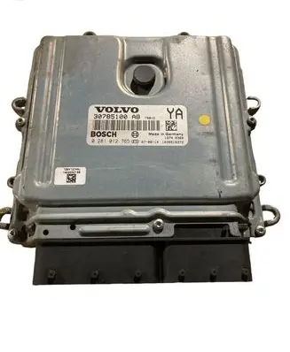 Volvo V70 Engine control unit/module 30785100 1039S18372 0281012765
