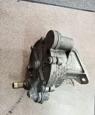 Volkswagen Transporter - Caravelle T4 Vacuum pump 076145100