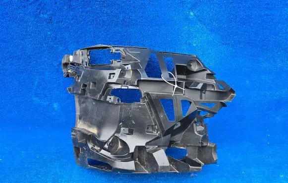 BMW 5 G60 G61 Front bumper mounting bracket 8084656