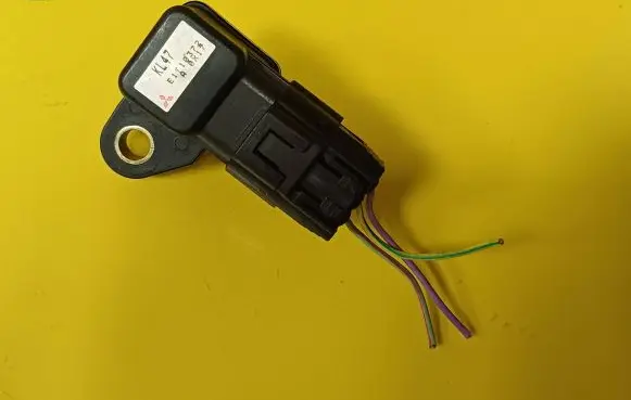 Mazda Demio Air pressure sensor E1T10372