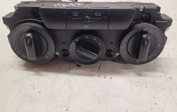 Skoda Octavia Mk2 (1Z) Climate control unit 74358110