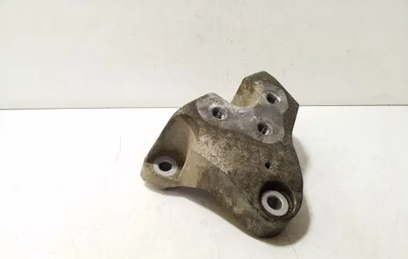 Jeep Cherokee Gearbox mounting bracket 68141735AC