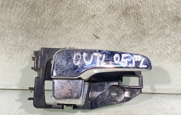 Mitsubishi Outlander Front door interior handle
