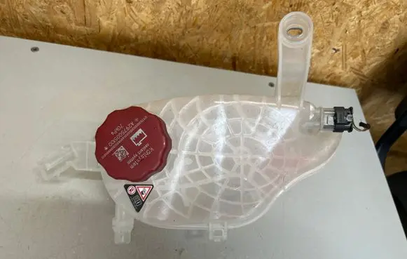 Mercedes-Benz EQE v295 Coolant expansion tank/reservoir A2975000800