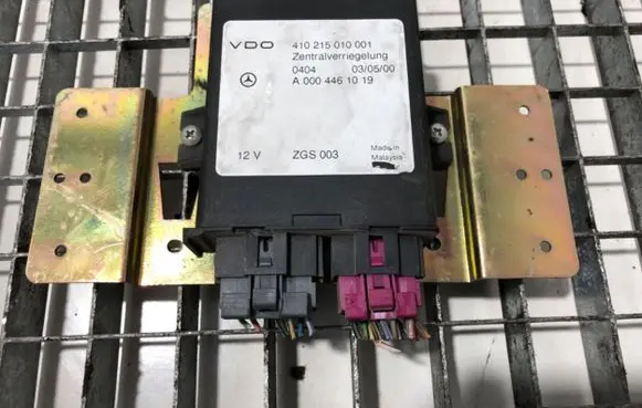 Mercedes-Benz Vito Viano W638 Other control units/modules A0004461019