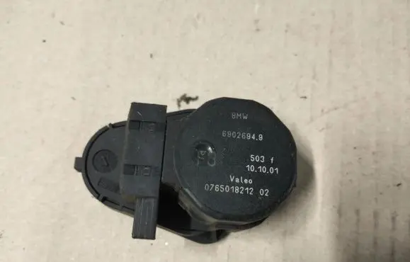 BMW 5 E39 A/C air flow flap actuator/motor 6902694.9