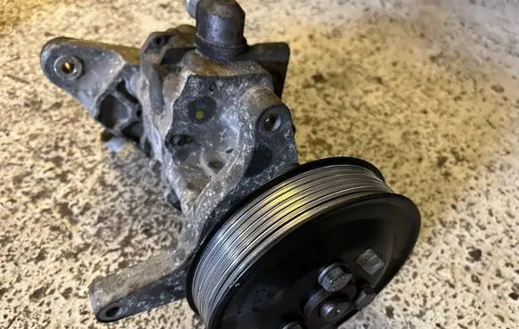 BMW X6 E71 Power steering pump 5002446 679646303