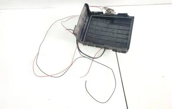 Volkswagen Golf Plus Fuse box cover 1k0937132f 1k0.937.132.f
