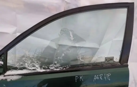 Mitsubishi Space Star Front door window glass four-door