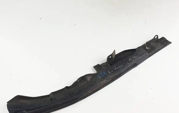Infiniti M Y51 Fender end trim 658211MA0A