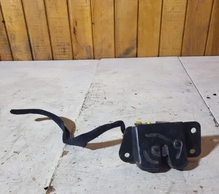 Loading door lock