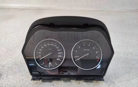 Speedometer (instrument cluster)