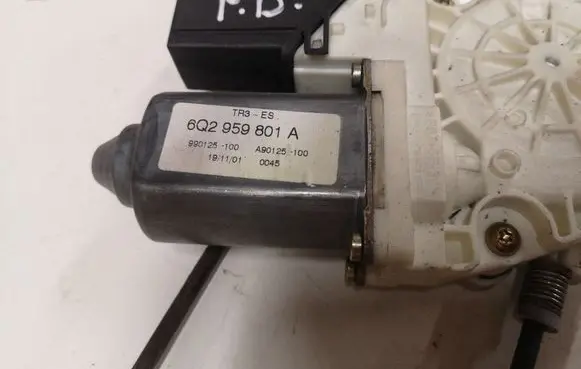 Seat Ibiza III (6L) Front door window regulator with motor 6Q2959801A 990125100 A90125100