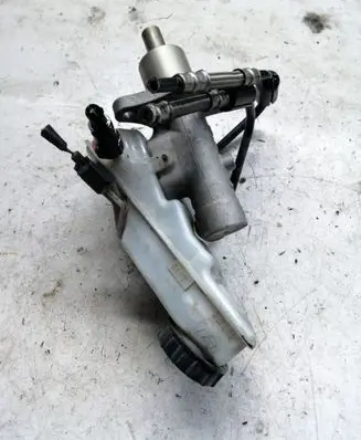 Ford C-MAX I Master brake cylinder