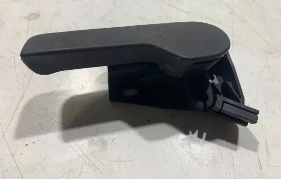 Volkswagen PASSAT B6 Engine bonnet (hood) release handle 1K1823633