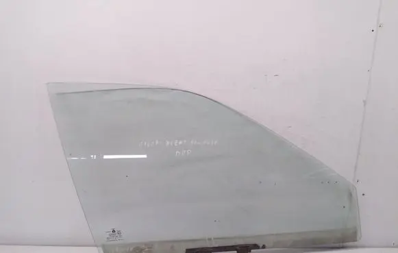 Hyundai Accent Front door window glass four-door