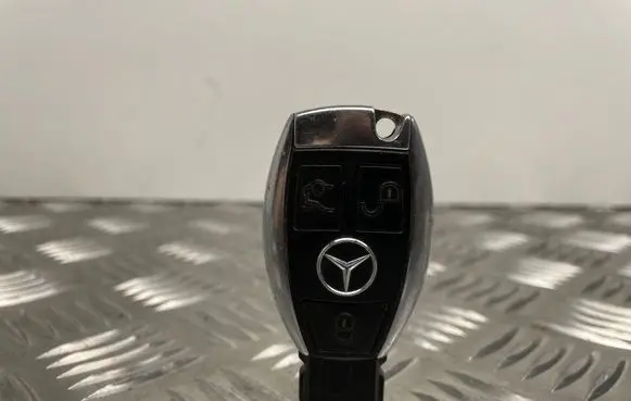 Mercedes-Benz C W204 Ignition key/card 