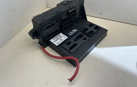 Mercedes-Benz E W211 SAM control unit 2115453901 00007165A720
