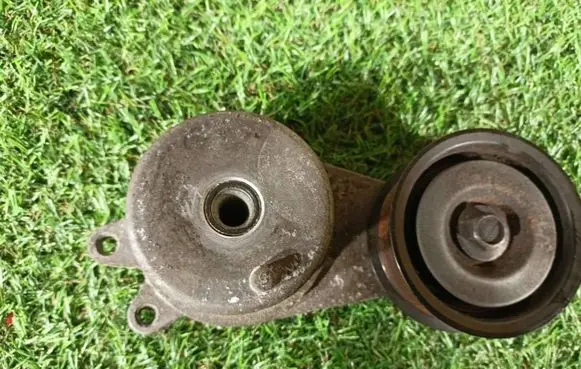 Infiniti G35 Generator/alternator belt tensioner