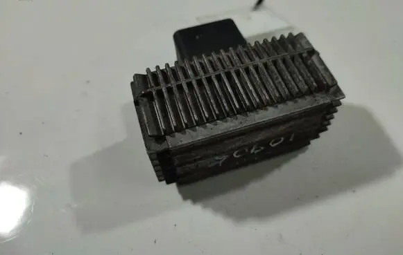 Opel Signum Glow plug pre-heat relay 55354141