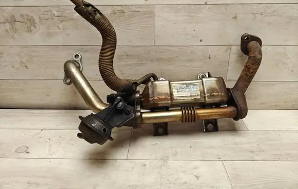 Toyota Avensis T250 EGR valve cooler 256800R02000 13063850001
