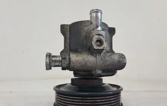 Volkswagen Golf IV Power steering pump 1J0422154C 26066369