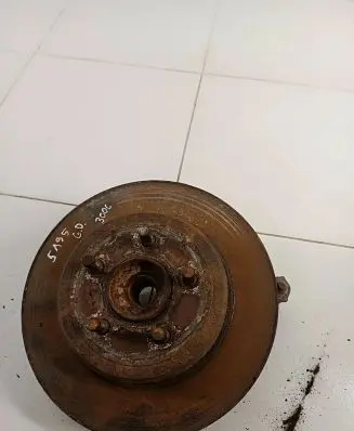 Chrysler 300 - 300C Rear wheel hub N0code