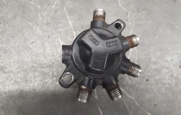 Ford Focus Fuel distributor 1S4Q9D280AB