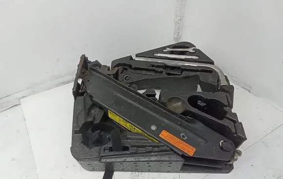 Audi Q7 4L Tool set 