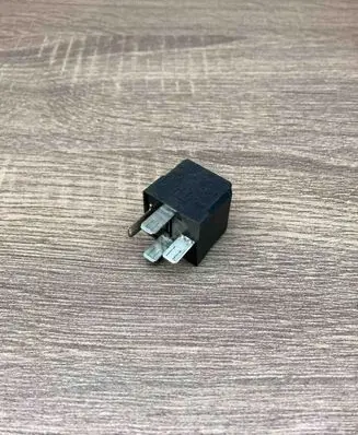Opel Zafira A Other relay 13171831 4RA00779105