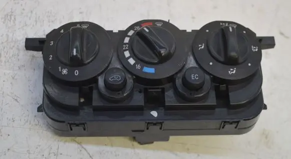 Mercedes-Benz A W168 Climate control unit 1688302085