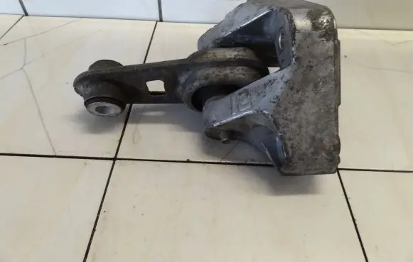 Nissan Qashqai Engine mount vacuum valve 