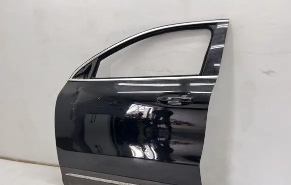 Mercedes-Benz GLA H247 Front door 