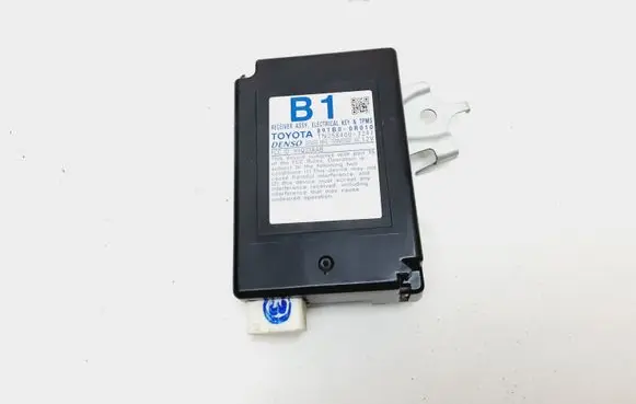 Toyota RAV 4 (XA40) Keyless (KESSY) go control unit/module 897B00R010