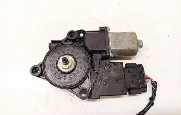 Hyundai Kona I Front door window regulator motor 82450j9010